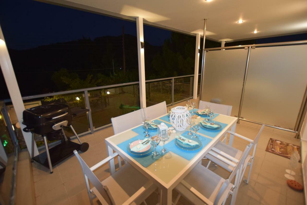 V Luxury Suites Toroni 3 ภายนอก รูปภาพ